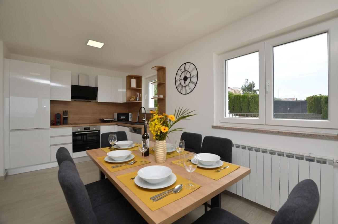 Apartments Villa Sofia Martinšćica المظهر الخارجي الصورة